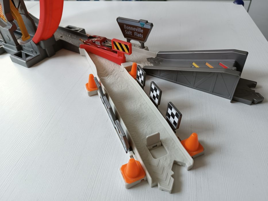 Disney Mattel Auta McQueen tor Superpętla XRS Rocket Racing GJW44