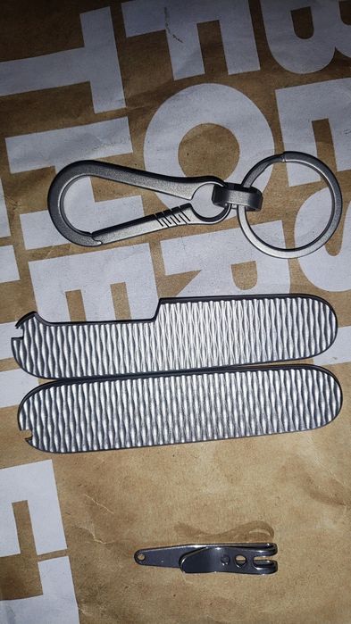 титан victorinox плашки, кліпса, карабін