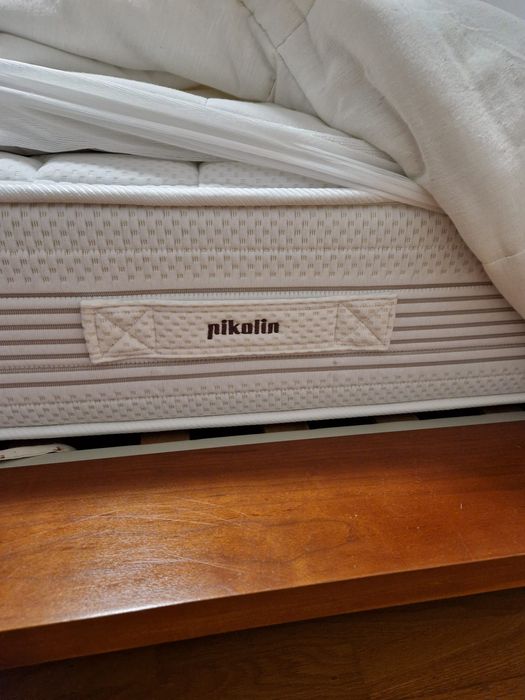 Cama, mobília e colchão