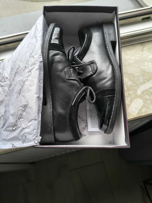 Czarne skórzane buty Vapiano