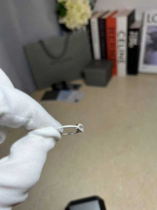 Кольцо золотое messika