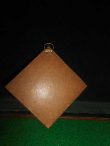 Moldura em latão, vidro e madrepérola com N.ª Senhora