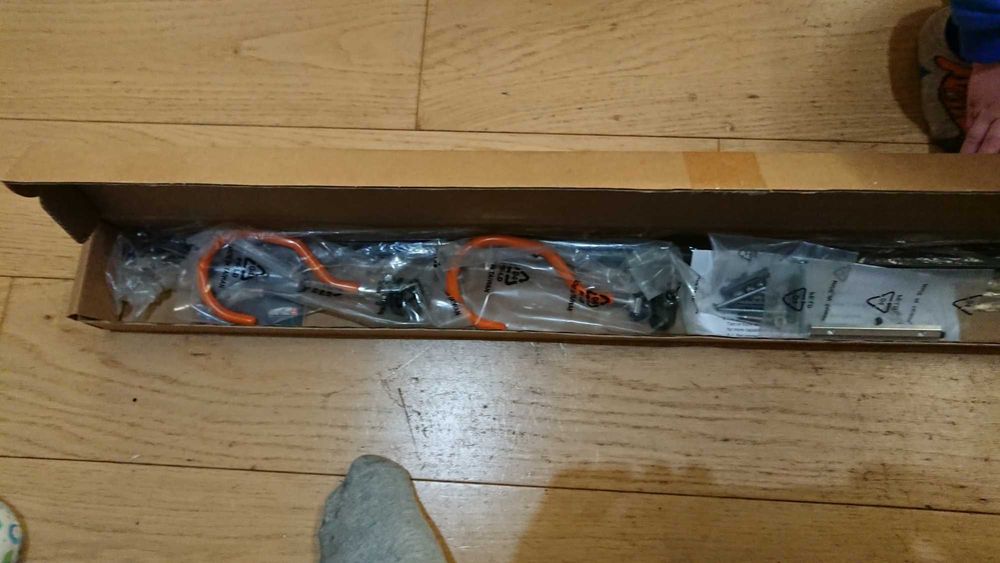 Wieszak Super-B na 2-4 rowery TB1817 - na sufit lub ścianę