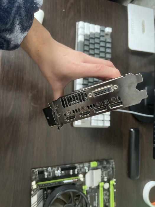 Продам материнку і відео карту