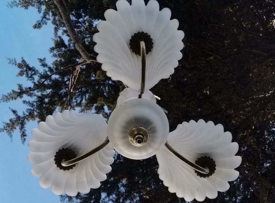 Belíssimo candeeiro aplicação ao teto, estrutura em latão e vidro em f