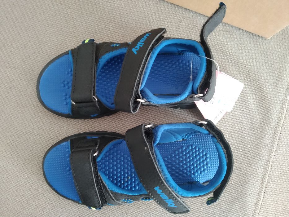 Nowe z metką sandałki r. 27/18 cm walky ccc