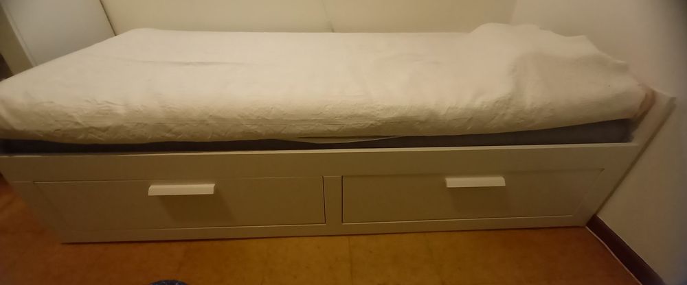 Cama solteiro com duas gavetas