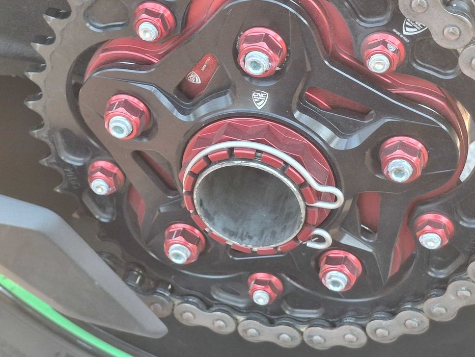 MV Agusta Dragster 800R "Rosso"