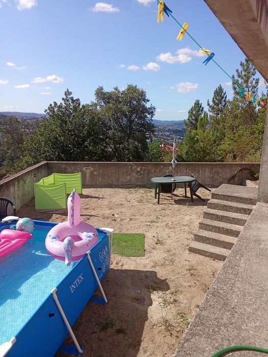 Arrenda se quarto para férias ou ao mês.
