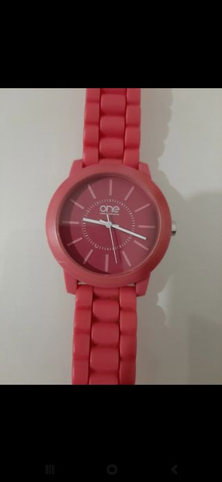 Relógio de marca ONE