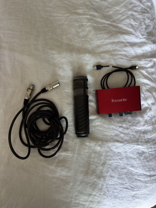 Kit Podcast / Streaming — RODE Procaster + Focusrite Scarlett + Cabo XLR