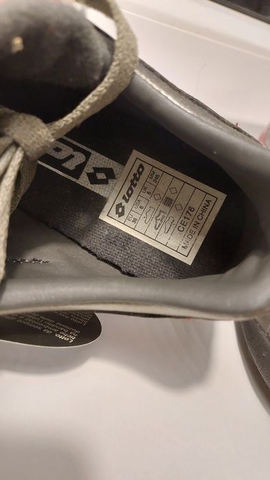 Buty piłkarskie lotto sportowe 38 halówki