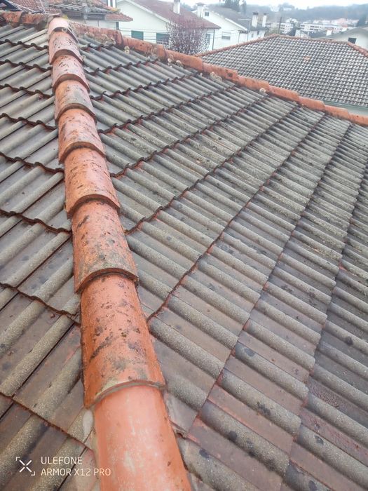 Fazemos todo tipo de pinturas e lavagem de telhados muros pavimento