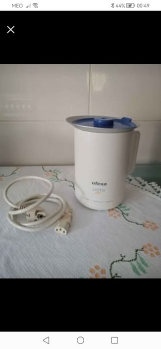 Chaleira / leiteira Eléctrica+jarra antiga viidro+Estatueta de resina 
Prato Vista Alegre Magnólia 
Ladeiro 10€
Saleiro 
165 gramas 
Base=8,5