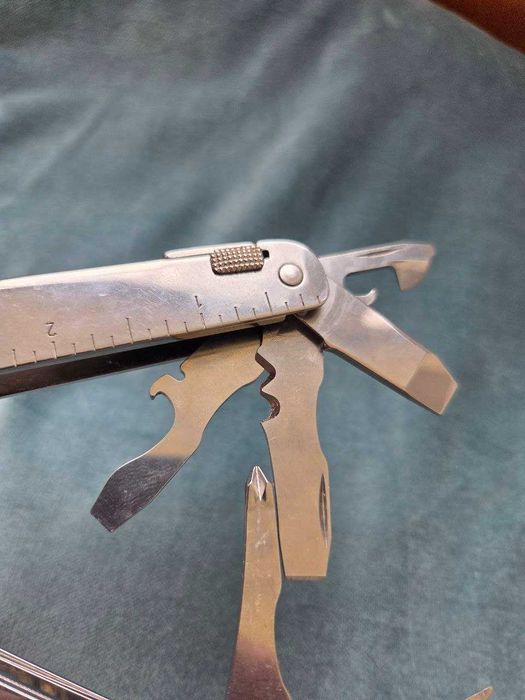 Victorinox SwissTool Plus – multitool, stan idealny, jak nowy