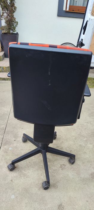 Офісне.   крісло