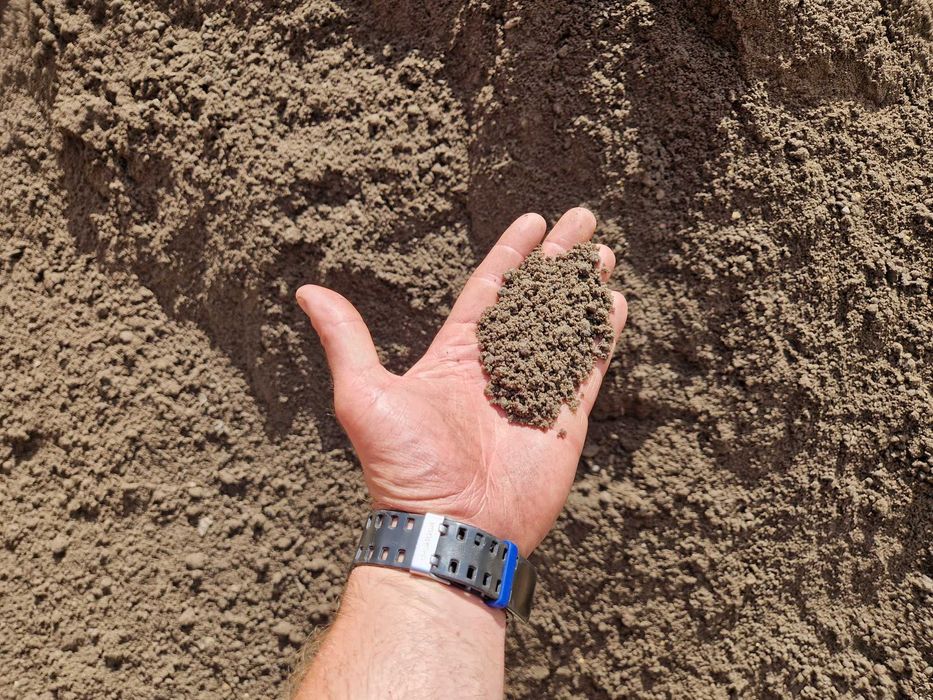 Ziemia z transportem kamień piasek i inne kruszywa