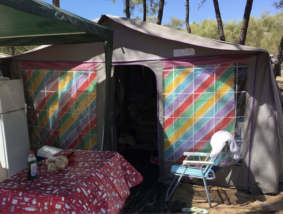 Atrelado tenda Sarium 2 quartos + sala (mesa + sofá)