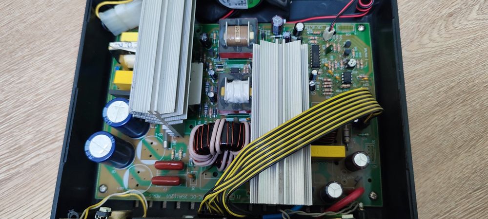 Продам лабораторный регулируемый блок питания.