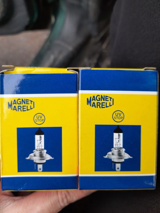 Продам 2 лампи підсвітки MAGNETI MARELLI H4 002166100000