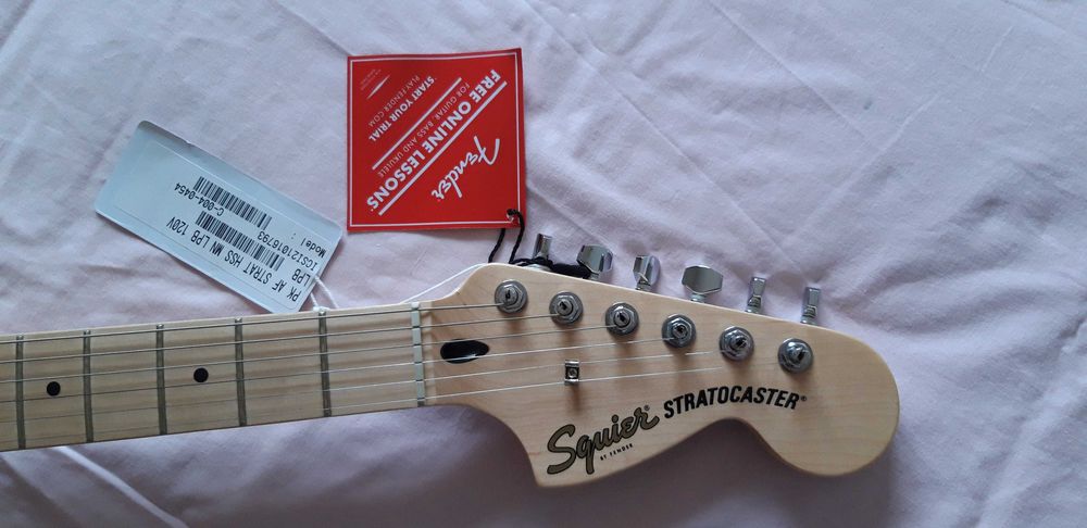 Guitarra elétrica Squier Fender Stratocaster HSS - NOVO.