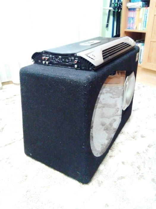Сабвуфер із підсилювачем. Комплект JBL