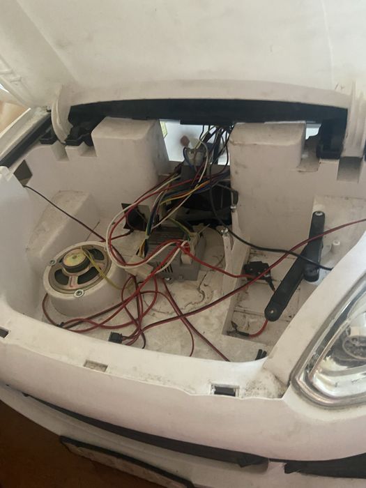 Дитячий електромобіль