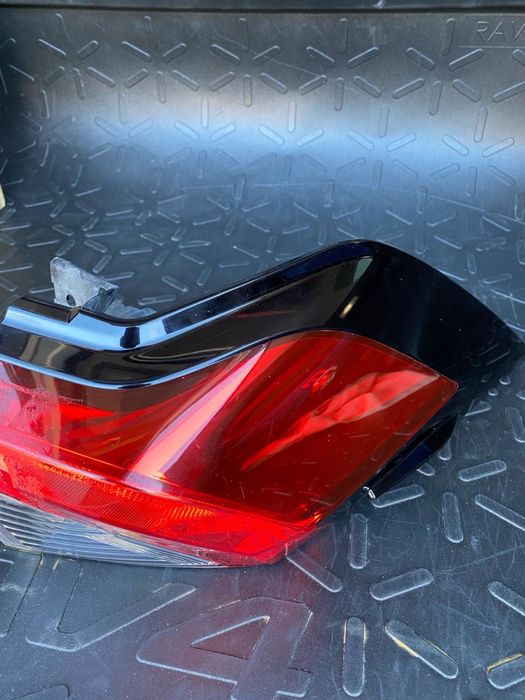 Фара права задня (rav 4, 2022 рік)