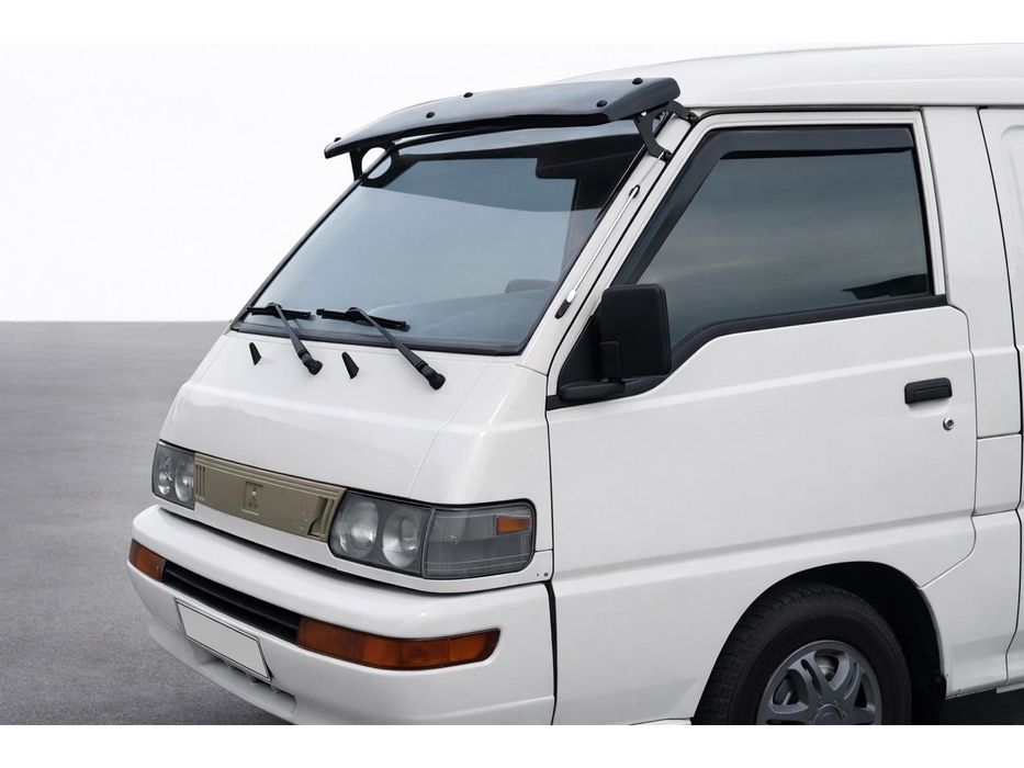 Mitsubishi L300 Козирок на лобове скло