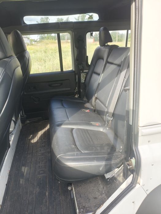 Land rover defender td5 2005 рік 9 місць