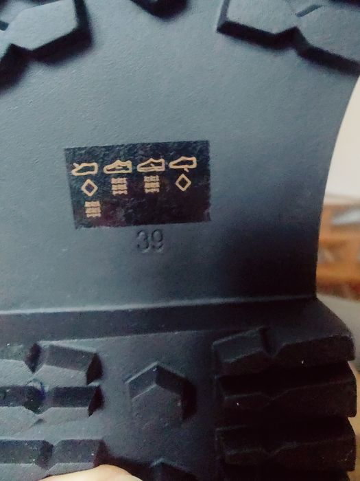 Nowe botki ocieplane rozmiar 39, wkładka 25cm.
