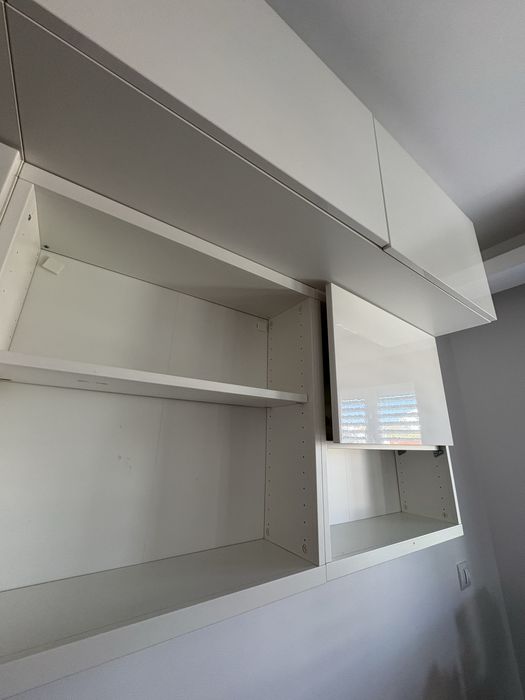 Móvel Besta IKEA usado em quarto de criança