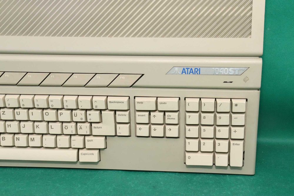 Zabytek sprzed lat komputer ATARI 1040ST