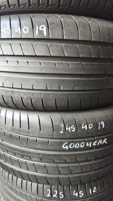 Pneus  245/40/19