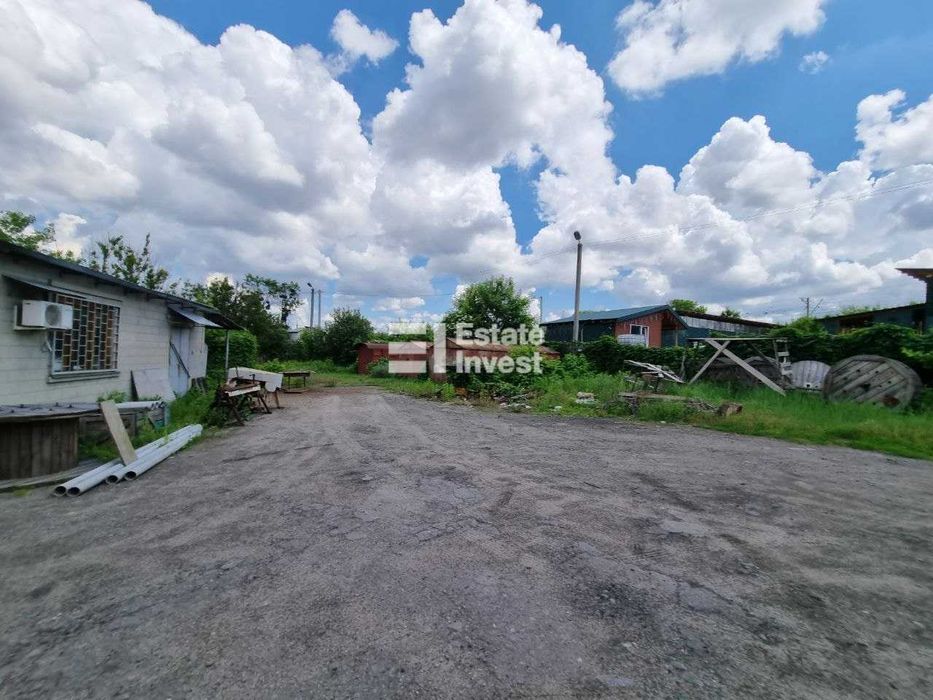 Продам виробничі приміщення по вул. Лугопарківська, 2