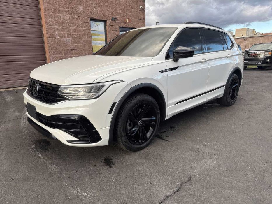 Volkswagen Tiguan SEL R-Line 4Motion      2024