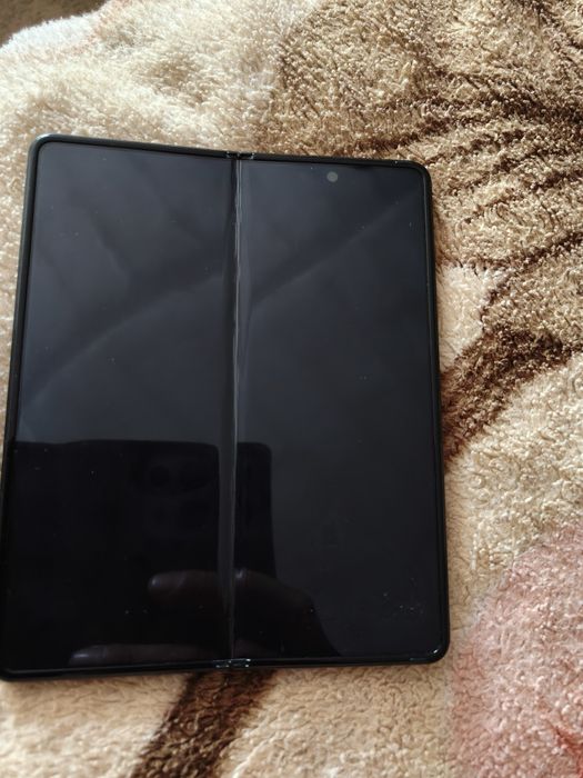 Продам телефон   Samsung Galaxy Z Fold (модель Z Fold3 або Z Fold4).