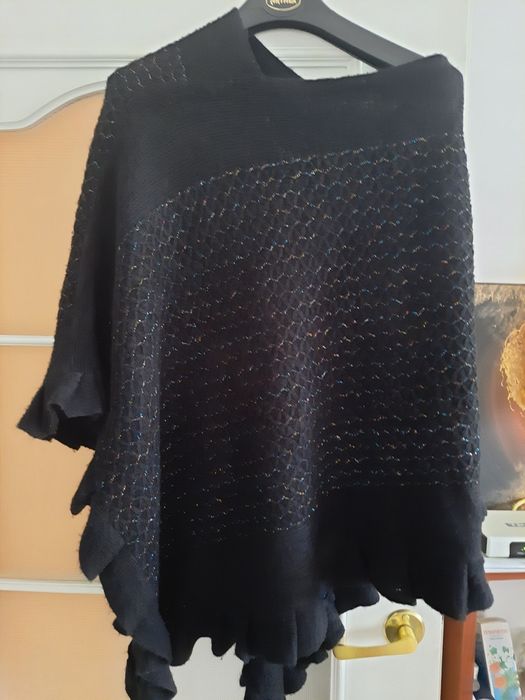 Narzutka poncho chusta sweterek