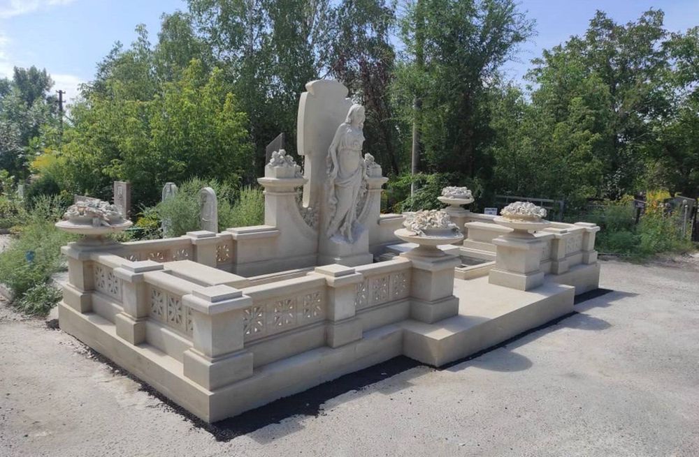Памʼятник Козацький хрест Виготовлення не стандартних памʼятників з пісковика