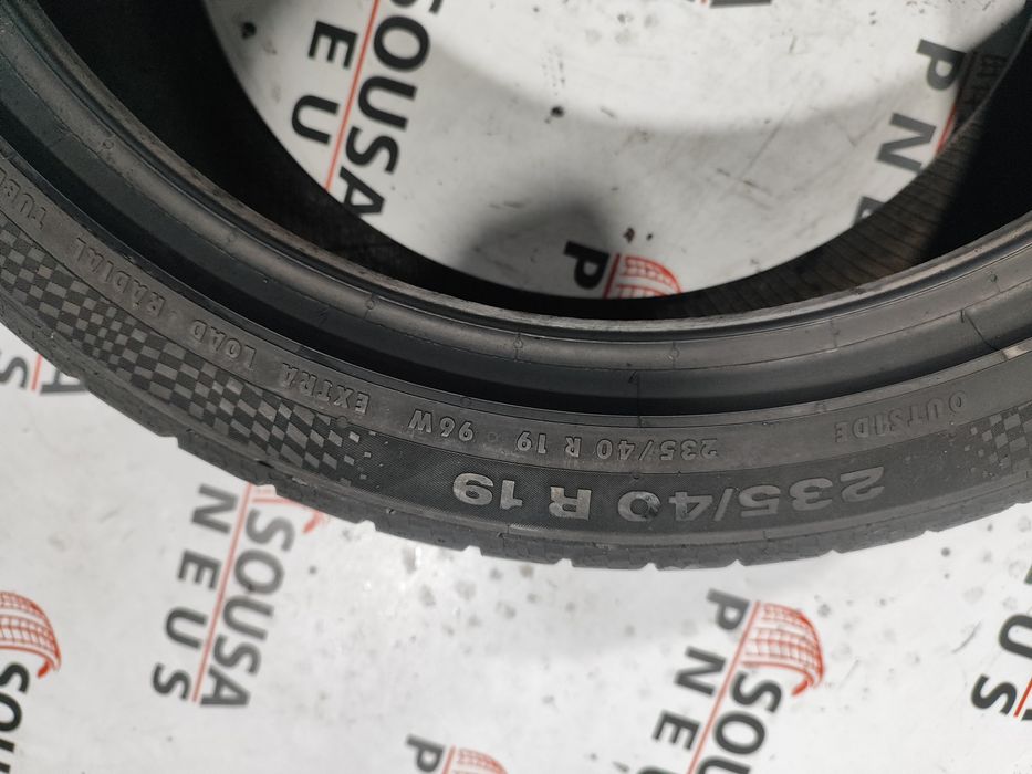 2 pneus semi novos 235-40R19 Continental - Oferta dos Portes