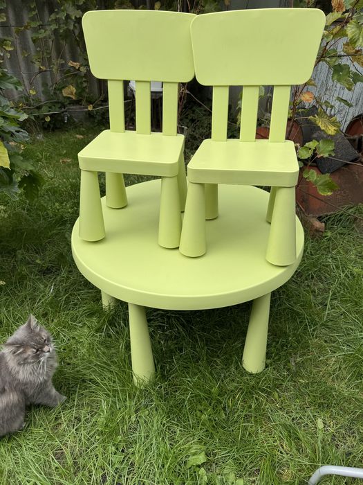 Продам стол и два стула Ikea Mammut Самовывоз.