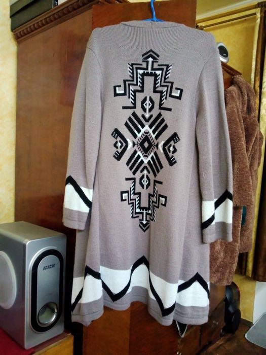 Жіночий кардіган