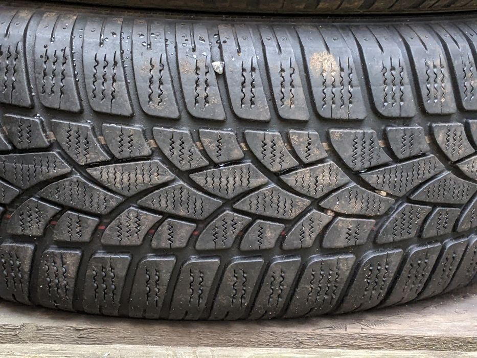 Зимовий Dunlop  215 60 17c цешка протектор 70%80%