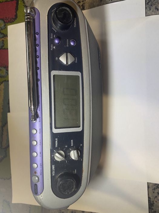 Roberts VHF/MW/LW Radio