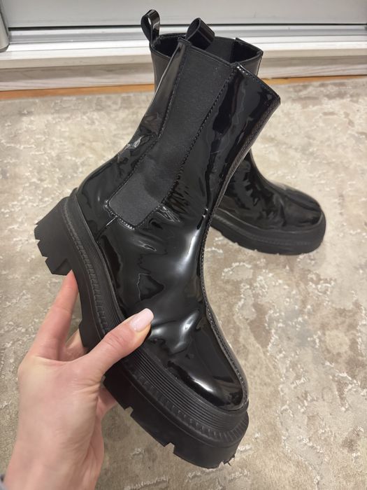 Черевики челсі жіночі натуральна шкіра , лак 39розмір