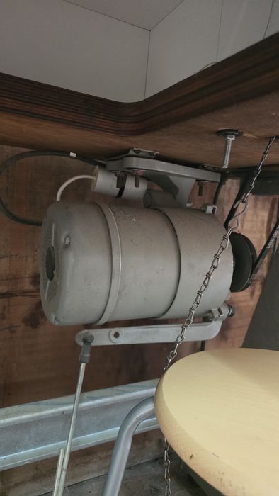 Máquina de costura triplo arrasto de braço