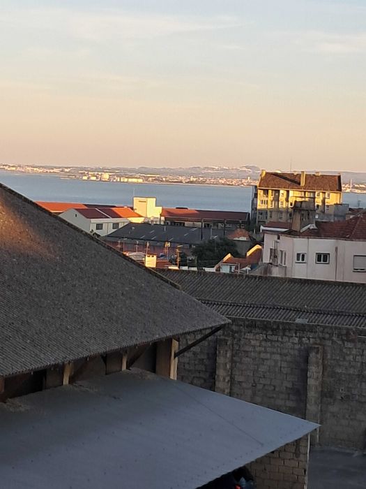 Quartos para ESTUDANTE + terraços na GRAÇA, Centro LISBOA. Pede CAUÇÃO.