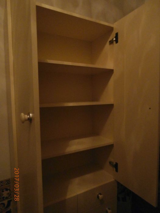 ARMÁRIO WC em bom estado