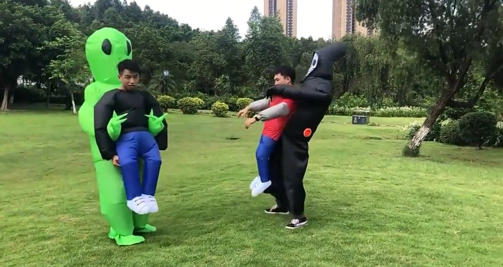 Надувний костюм прибульця, інопланетянина, гуманоїда. Косплей. Прикол