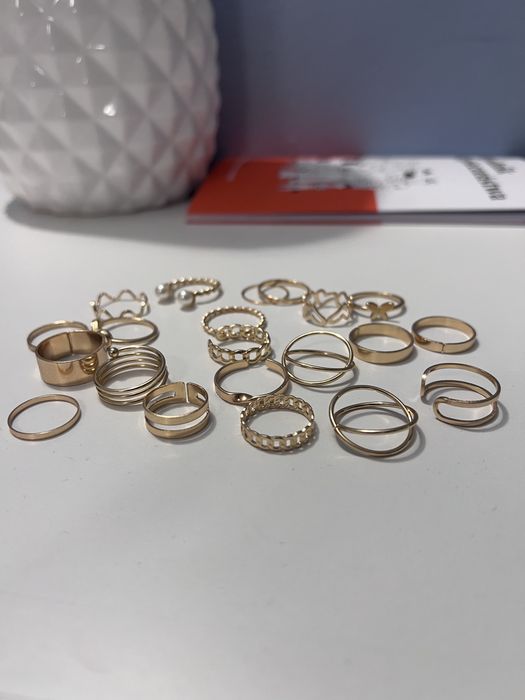 21 pierścionków ze stali